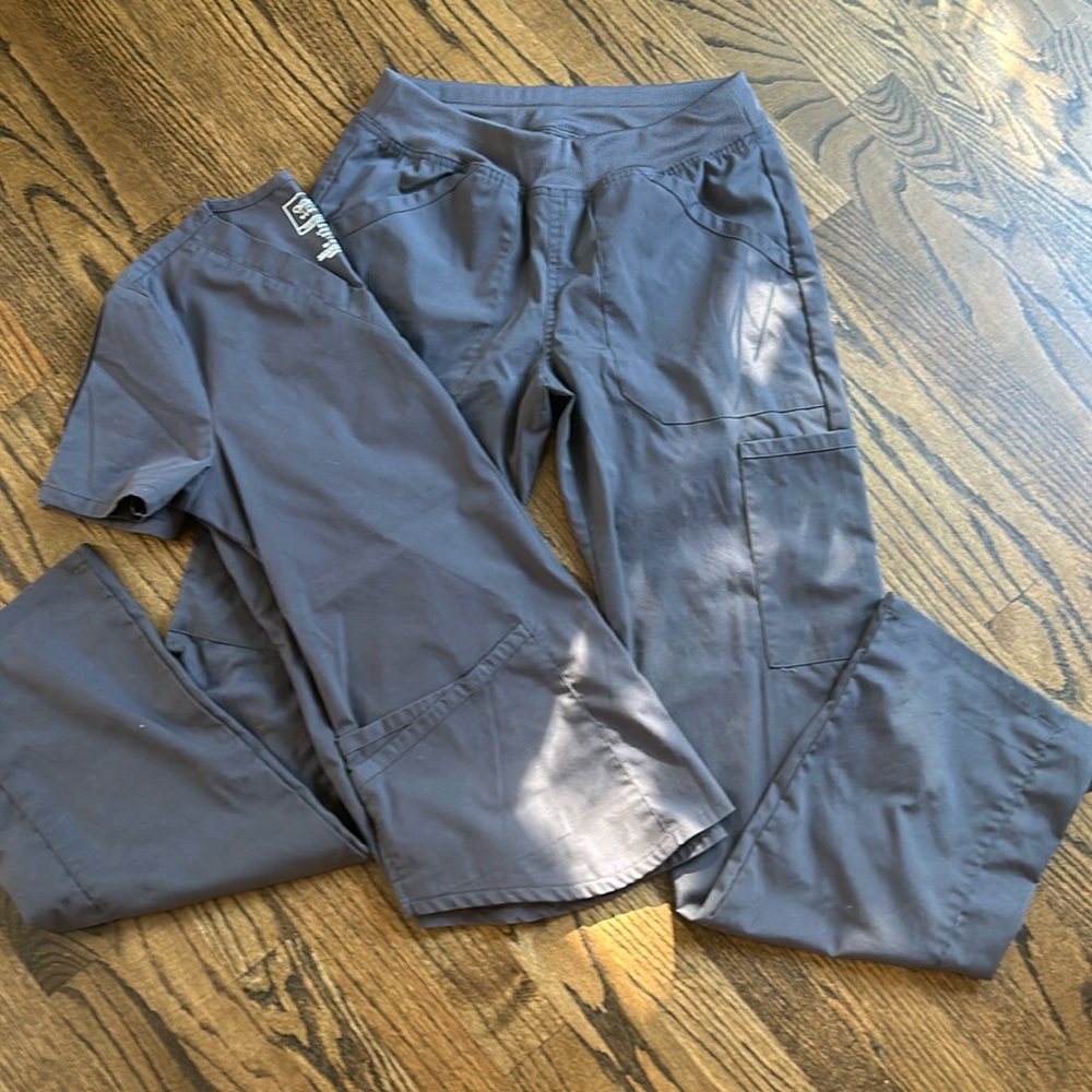 2piece scrub set, gray Cherokee brand EUC